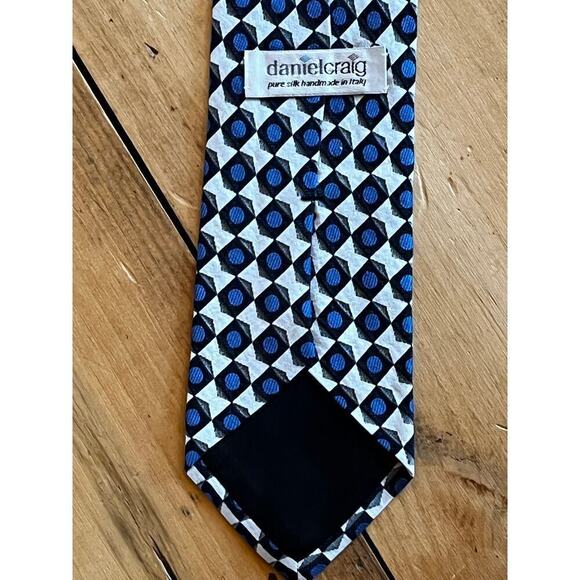 Daniel Craig Mens neck tie. Geometric print. Made in Italy. Silk. office work - Picture 2 of 3